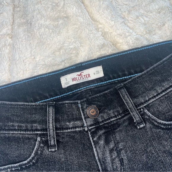 Hollister Low-Rise Denim Shorts - Picture 4 of 5